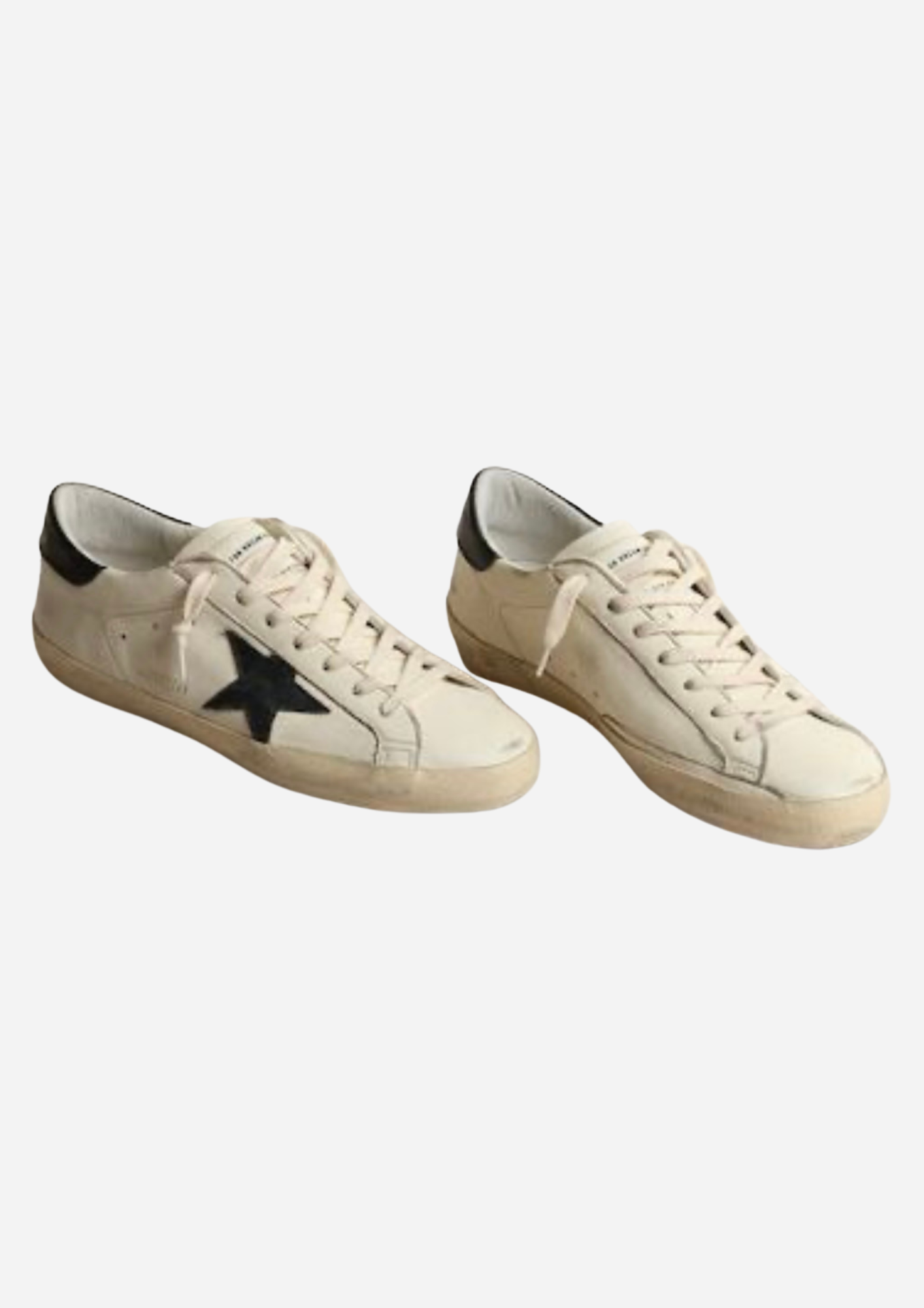 GOLDEN GOOSE SUPER-STAR I HVIT PELLE MED STJERNE OG SORT HÆLKAPPE