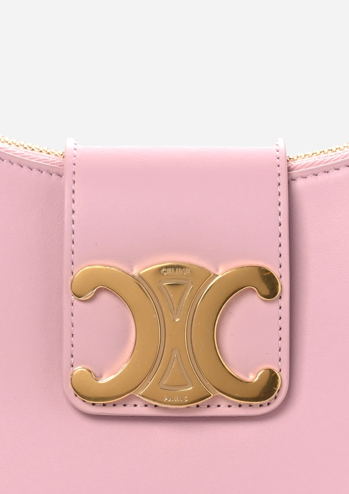 Dettaglio della chiusura di Celine Ava Triomphe Medium Rosa Pastello in Pelle di Vitello Liscia