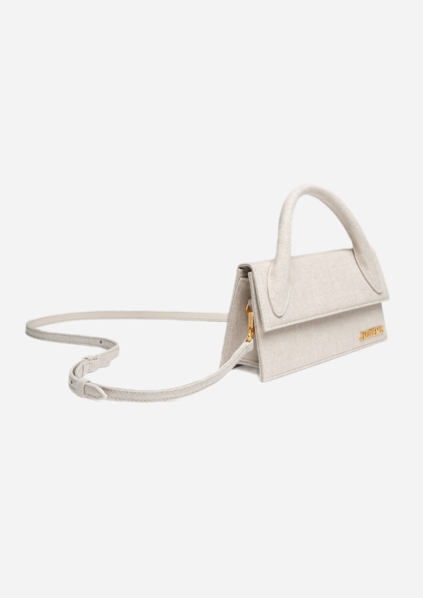 Jacquemus Le Chiquito Long Greige Chiaro, vista a tre quarti con tracolla