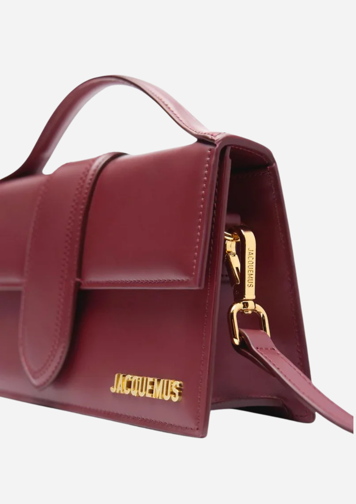 Jacquemus Le Grand Bambino Bordeaux, vista a tre quarti con tracolla