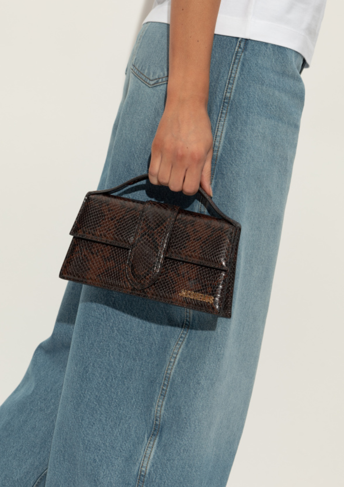 Jacquemus Le Grand Bambino Effetto Pitone, vista posteriore