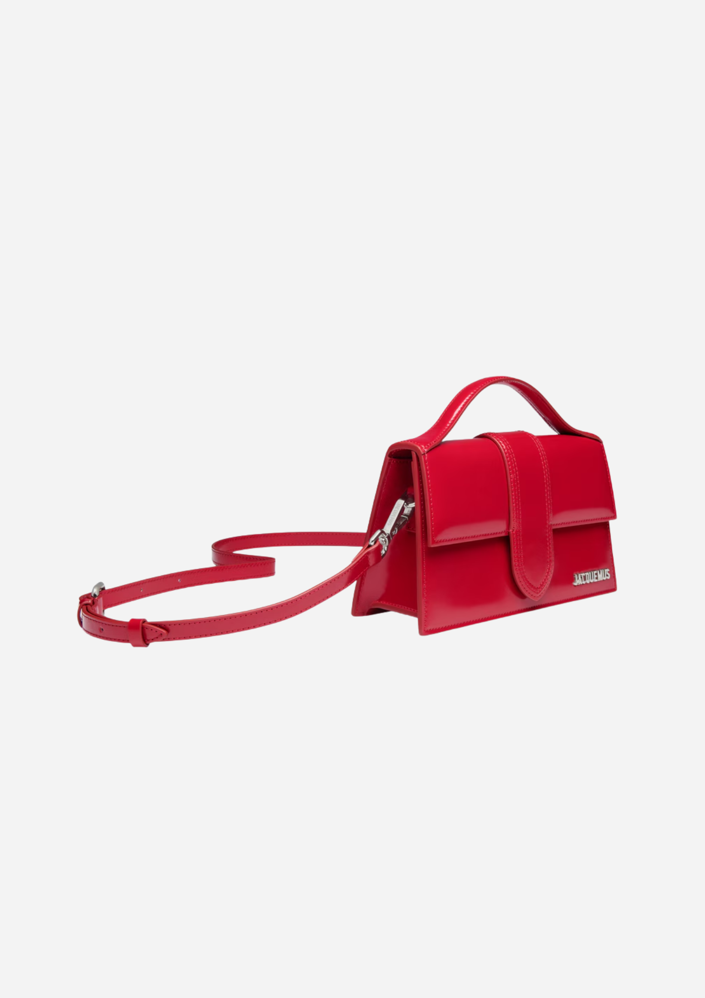 Jacquemus Le Grand Bambino Rossa, vista a tre quarti con tracolla