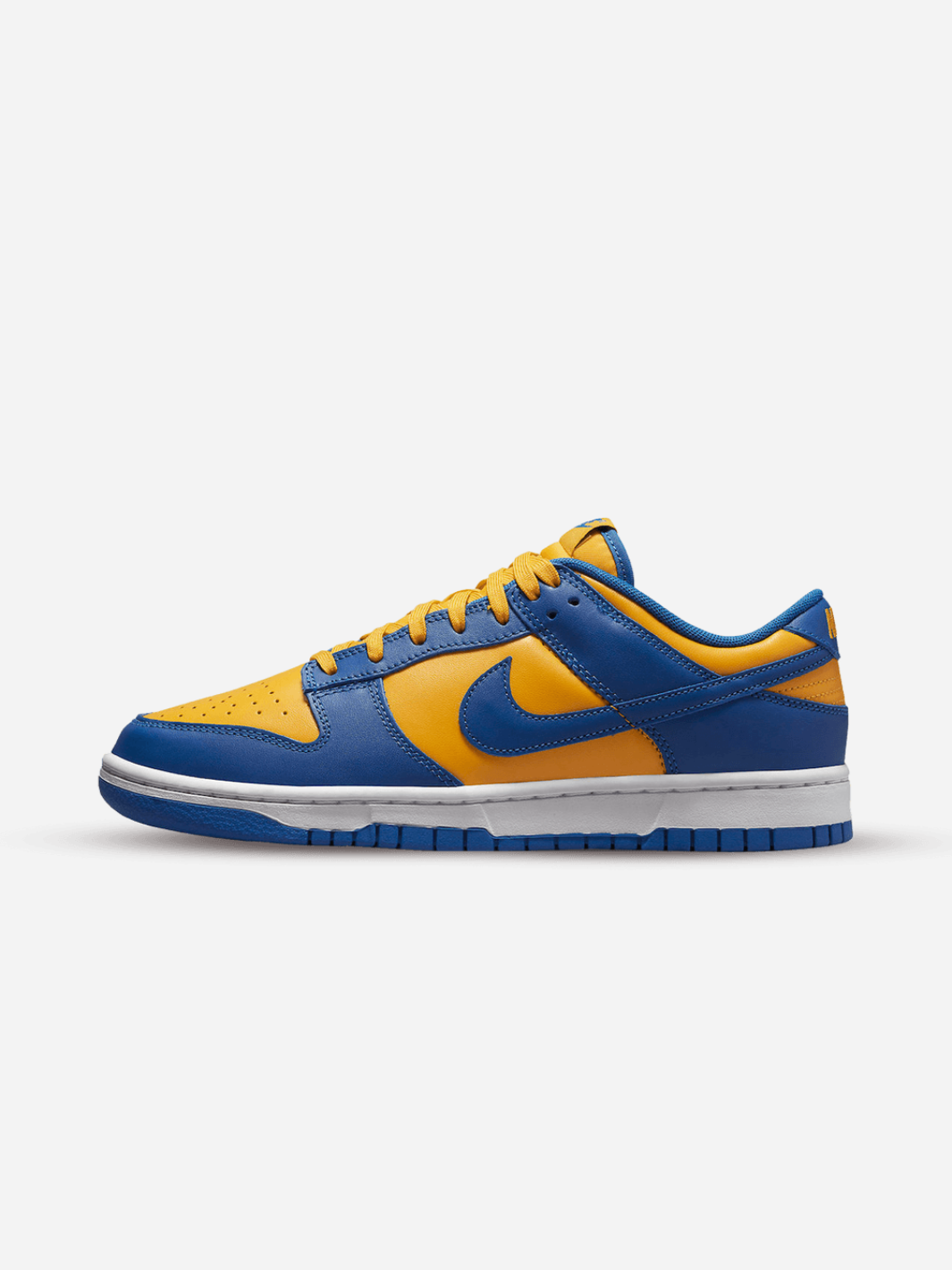 DUNK BAJO UCLA