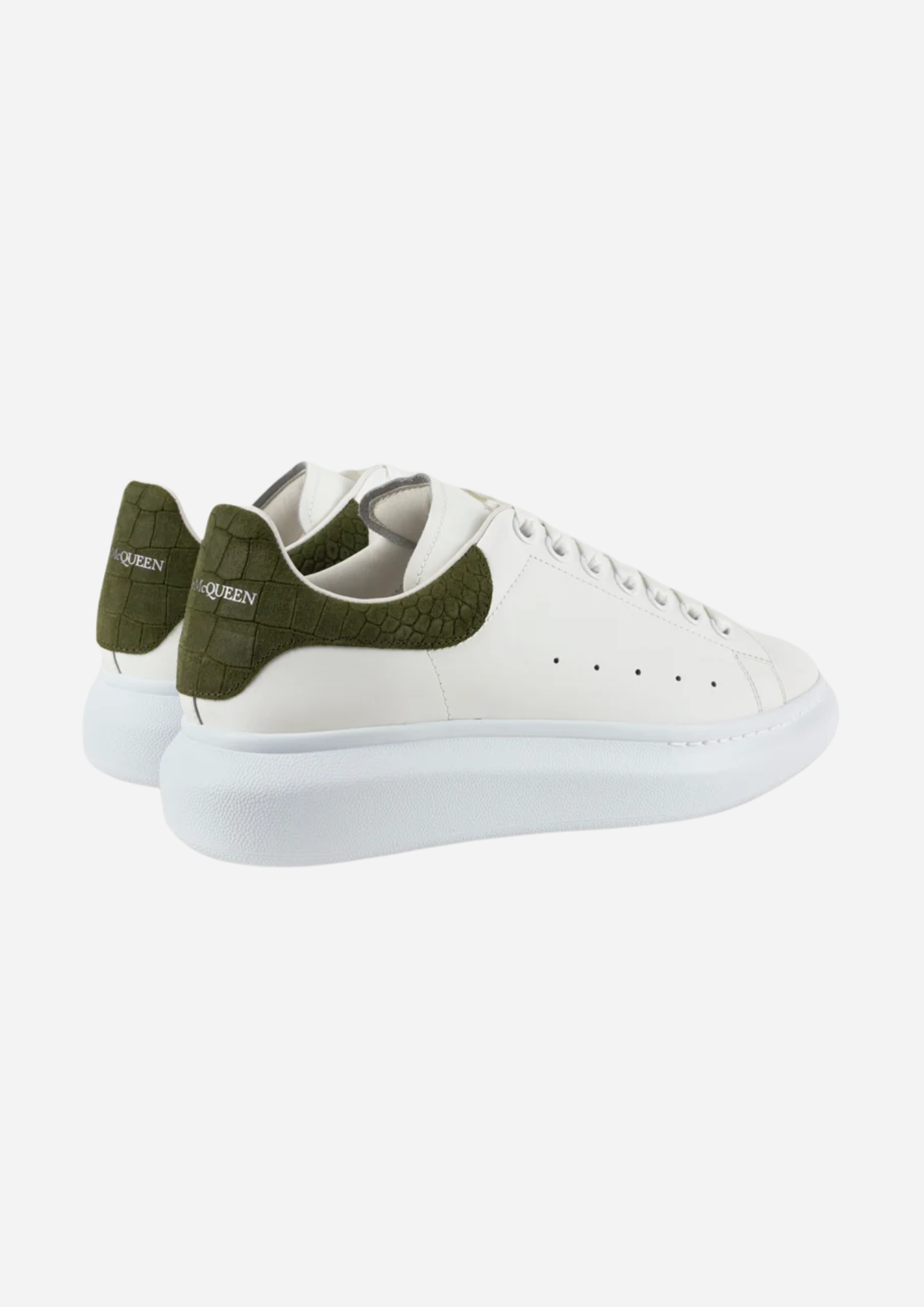 Vista posteriore delle Alexander McQueen Oversized con tallone verde kaki effetto croco