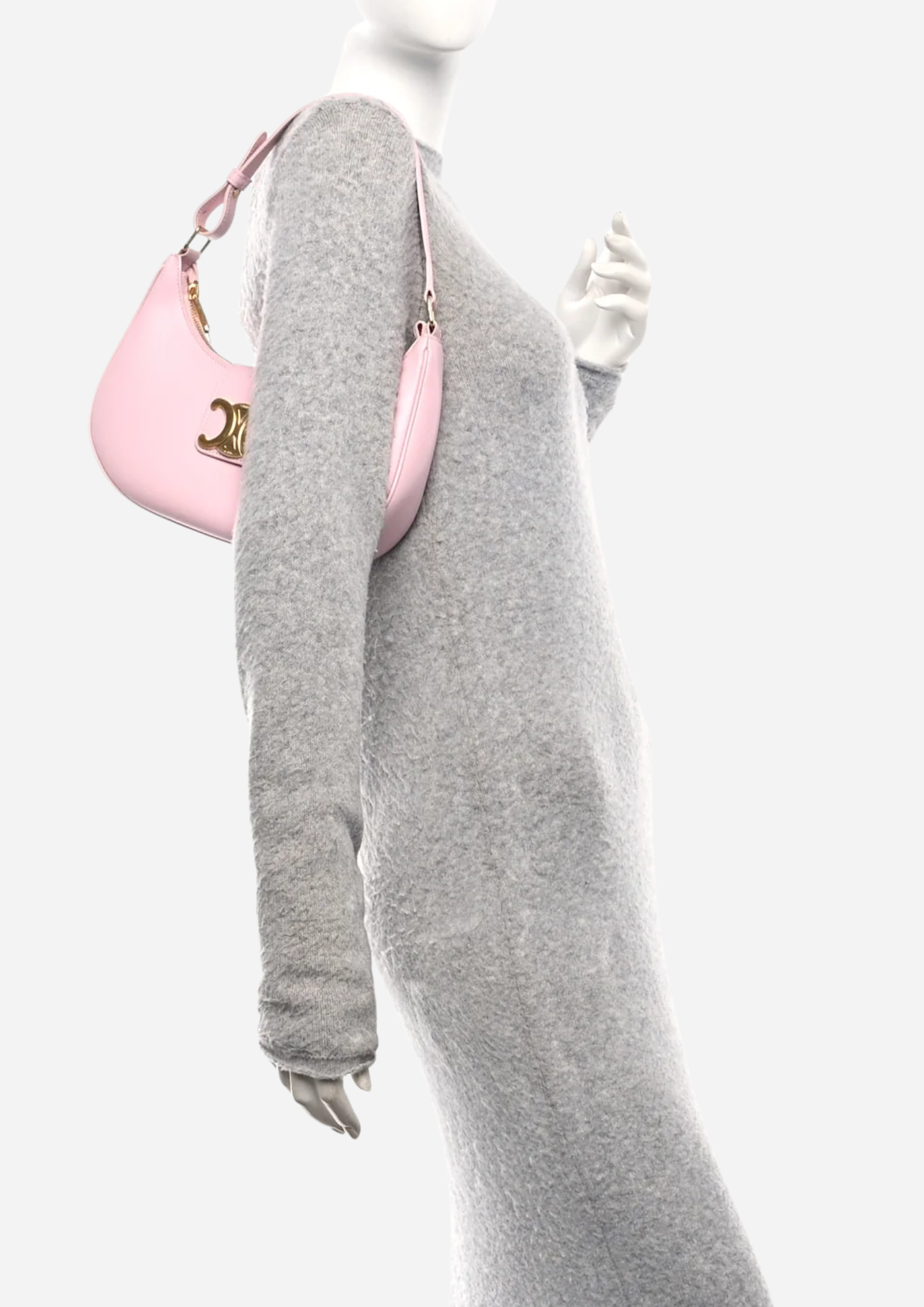Celine Ava Triomphe Medium rosa pastello indossata a spalla
