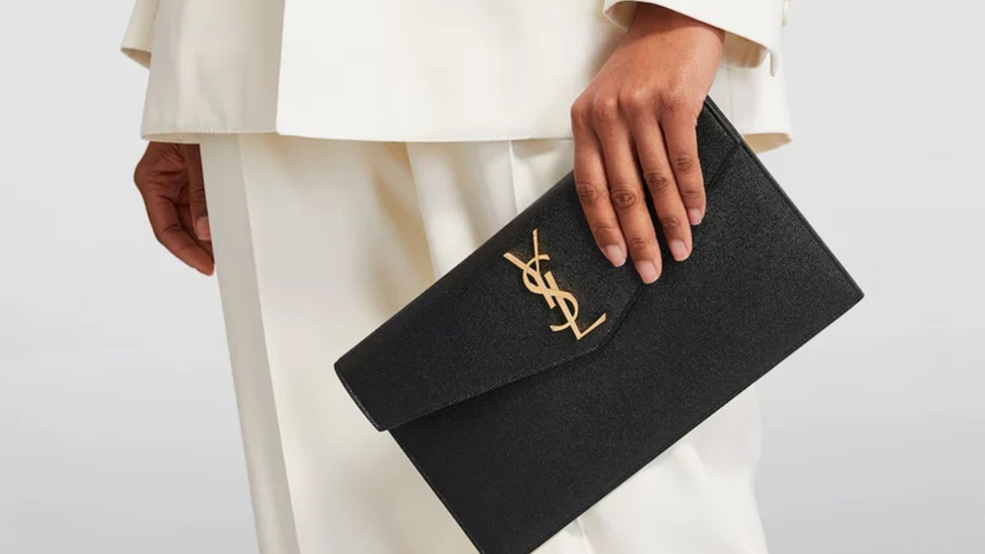 Pochette Saint Laurent Uptown in una campagna editoriale